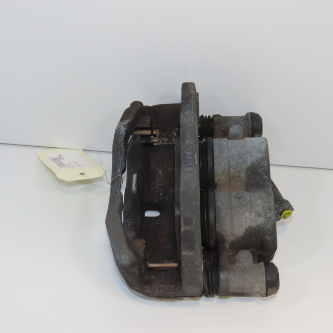 Etrier de frein avant droit occasion NISSAN CABSTAR 3