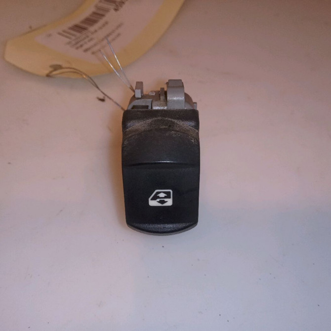 Commande lève-glace porte avant droite occasion RENAULT LAGUNA II Phase 2 03-2005->09-2007 1.9 DCI 110ch 8200167229 1