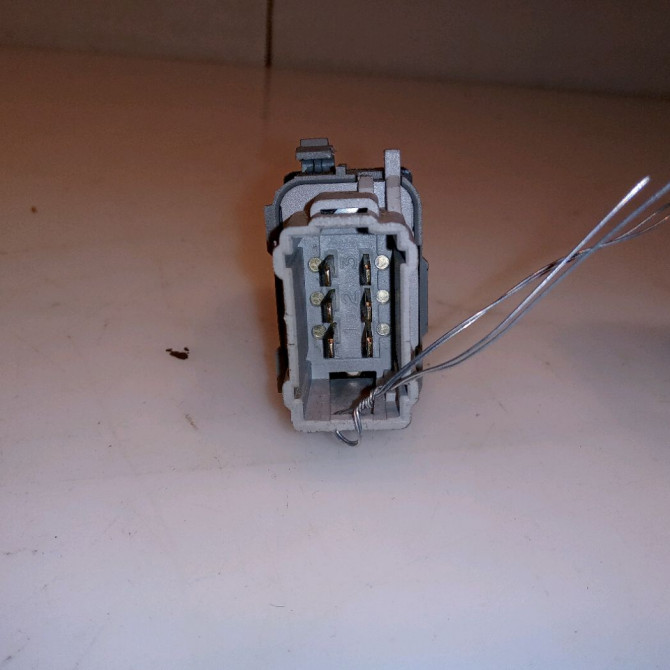 Commande lève-glace porte avant droite occasion RENAULT LAGUNA II Phase 2 03-2005->09-2007 1.9 DCI 110ch 8200167229 2