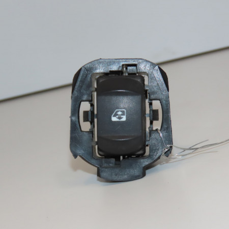 Commande lève-glace porte avant droite occasion  8200167229