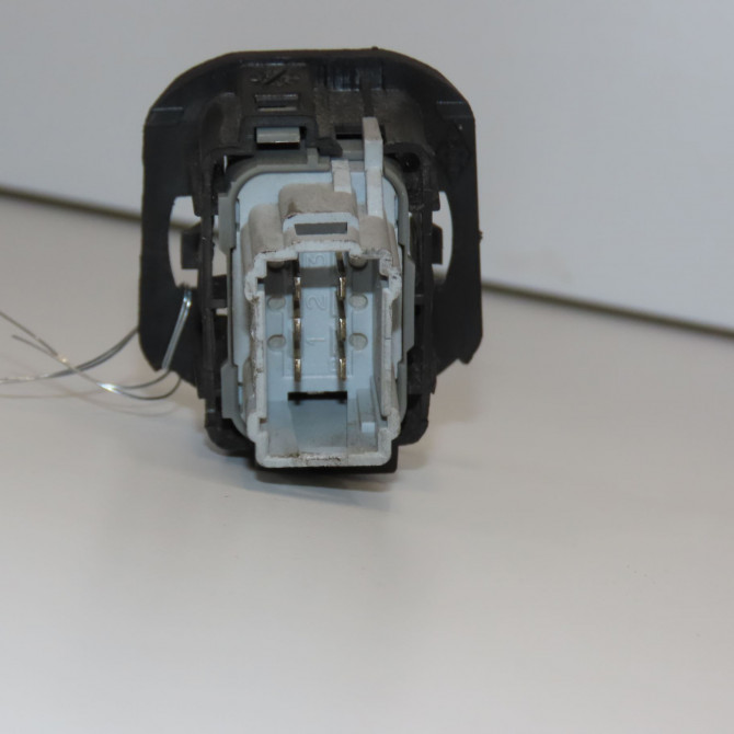 Commande lève-glace porte avant droite occasion  8200167229 2