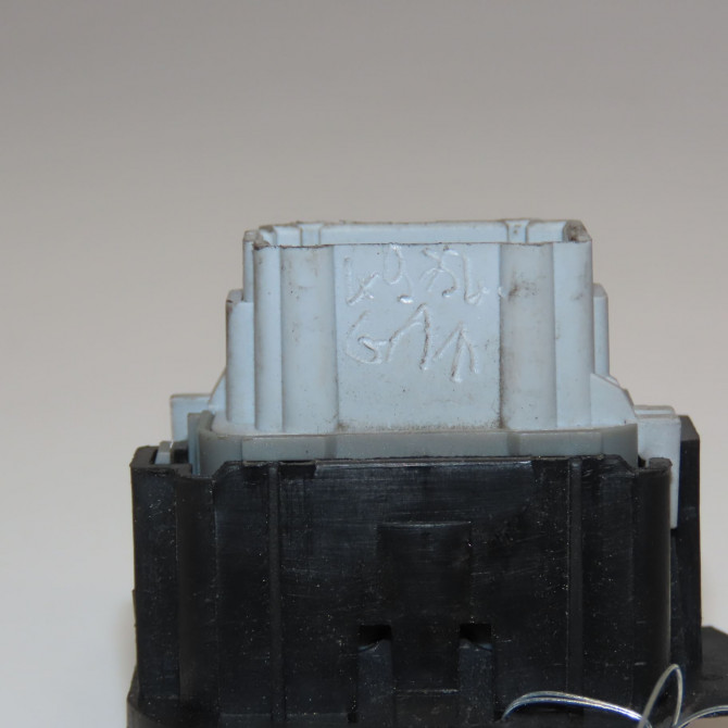 Commande lève-glace porte avant droite occasion  8200167229 3