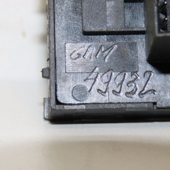 Commande lève-glace porte avant gauche occasion VOLKSWAGEN CADDY III Phase 1 03-2004->07-2010 1.9 TDI 105ch 1K3959857CREH 3