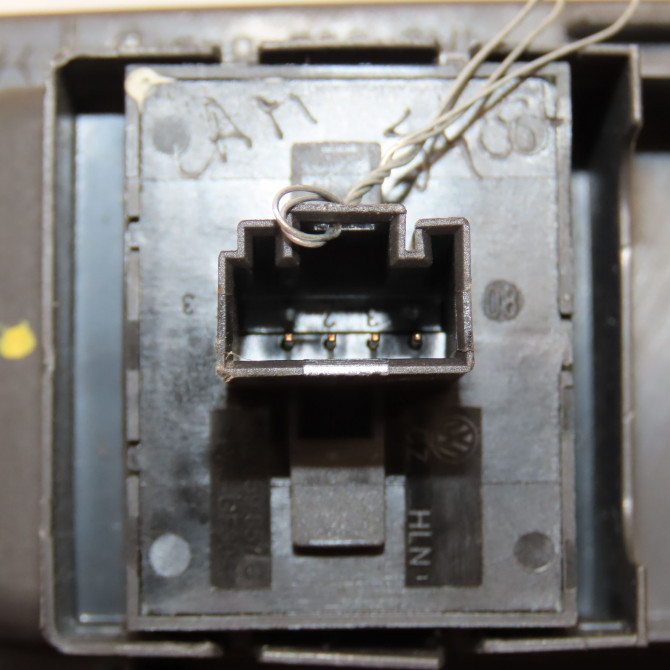 Commande lève-glace porte avant gauche occasion VOLKSWAGEN GOLF V Phase 1 11-2003->10-2008 1.4i 75ch 1K3959857CREH 3