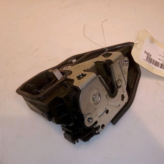 Serrure porte ard occasion B.M.W. SERIE 1 II Phase 1 08-2011->06-2015 51227229460 2