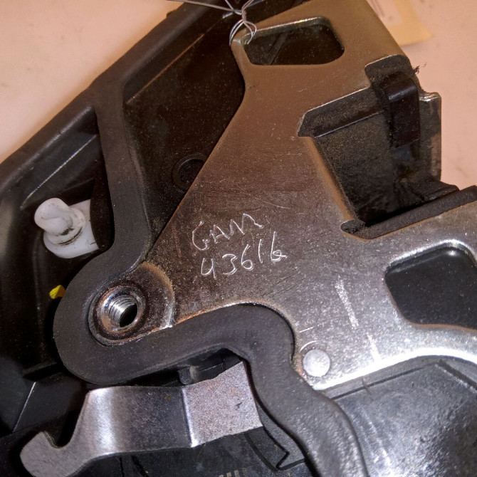 Serrure porte ard occasion B.M.W. SERIE 1 II Phase 1 08-2011->06-2015 51227229460 3