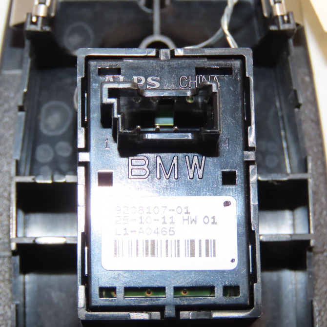 Commande lève-glace porte avant droite occasion B.M.W. SERIE 1 II Phase 1 08-2011->06-2015 116D 116ch 61319208107 3