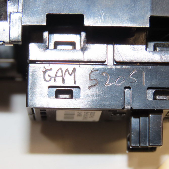 Commande lève-glace porte avant droite occasion B.M.W. SERIE 1 II Phase 1 08-2011->06-2015 116D 116ch 61319208107 4