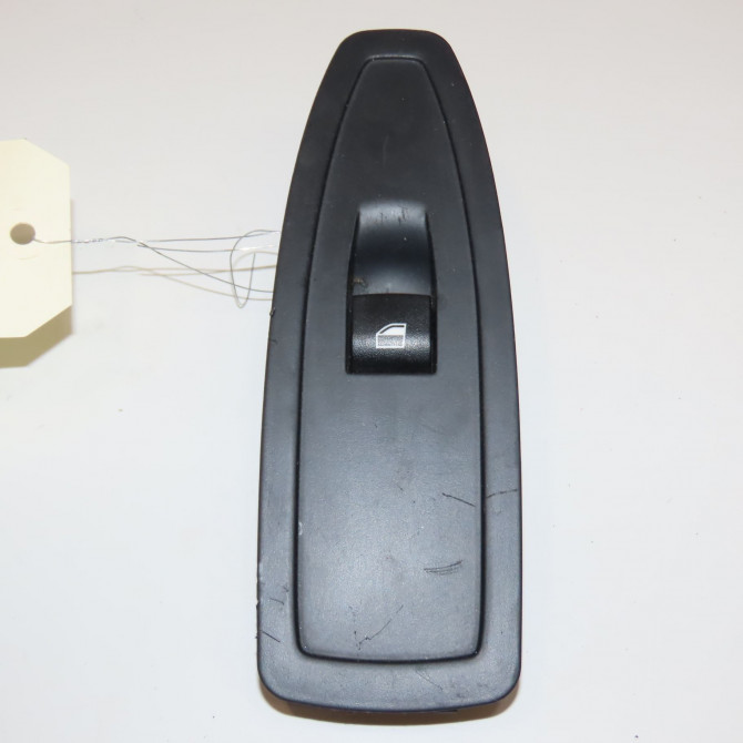 Commande lève-glace porte avant droite occasion B.M.W. SERIE 1 II Phase 1 08-2011->06-2015 116D 116ch 61319208107 1