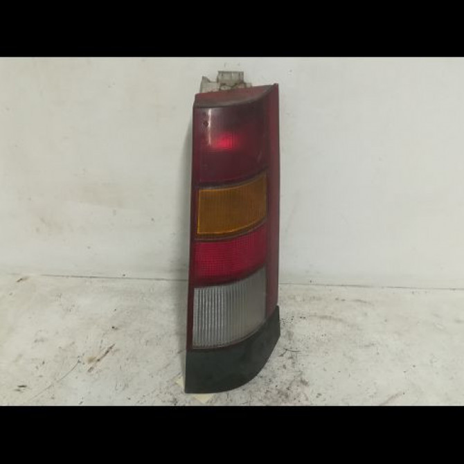 Feu arrière droit occasion RENAULT R5 7701030773 1