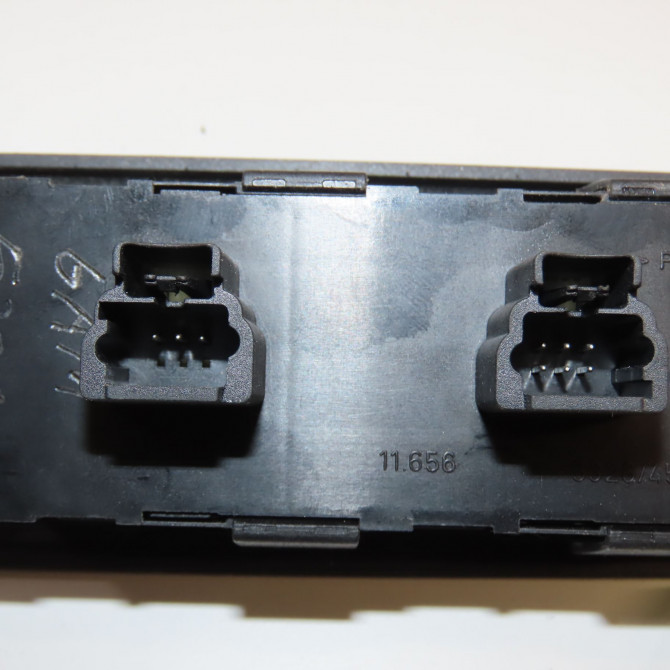 Commande lève-glace porte avant gauche occasion PEUGEOT 307 CC Phase 2 06-2005->06-2008 2.0HDI 136ch 6554KT 3