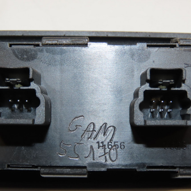 Commande lève-glace porte avant gauche occasion PEUGEOT 307 Phase 1 SW 03-2002->07-2004 2.0 HDi 110ch 6554KT 3