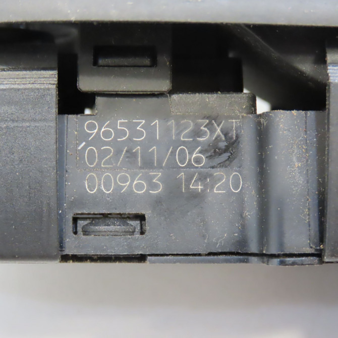 Commande lève-glace porte avant gauche occasion PEUGEOT 307 Phase 1 SW 03-2002->07-2004 2.0 HDi 110ch 6554KT 4