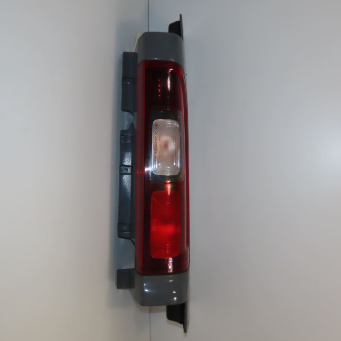 Feu arrière droit occasion RENAULT TRAFIC III Phase 1 06-2014->... 1.6 DCI 145ch 265504656R 1