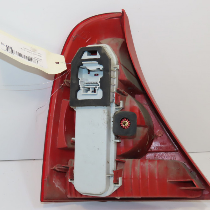 Feu arrière droit occasion RENAULT CLIO II Phase 2 06-2001->07-2006 1.4i 16v 8200917487 2