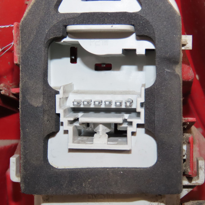 Feu arrière droit occasion RENAULT CLIO II Phase 2 06-2001->07-2006 1.4i 16v 8200917487 3