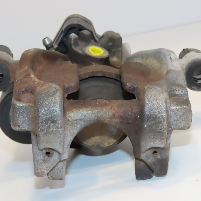 Etrier de frein arrière droit occasion  8V0615424D 2