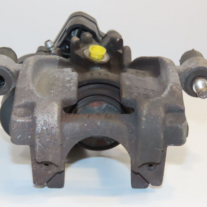 Etrier de frein arrière droit occasion  8V0615424D 2