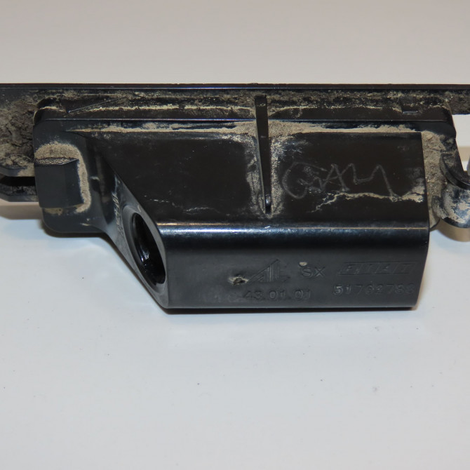 Eclaireur plaque de police d occasion FIAT GRANDE PUNTO III Phase 1 09-2005->12-2013 1.2i 65ch 51767932 2