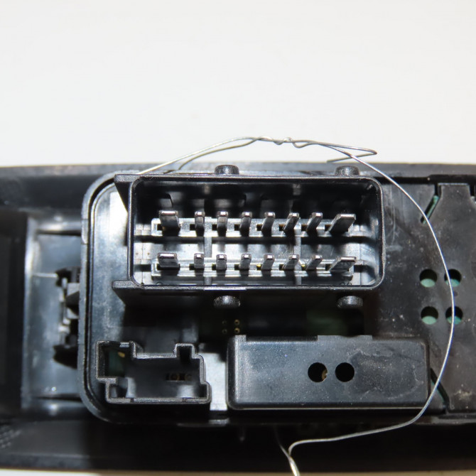 Commande lève-glace porte avant gauche occasion CITROEN DS3 Phase 1 11-2009->03-2014 1.6 HDi 110ch 98012507XT 3