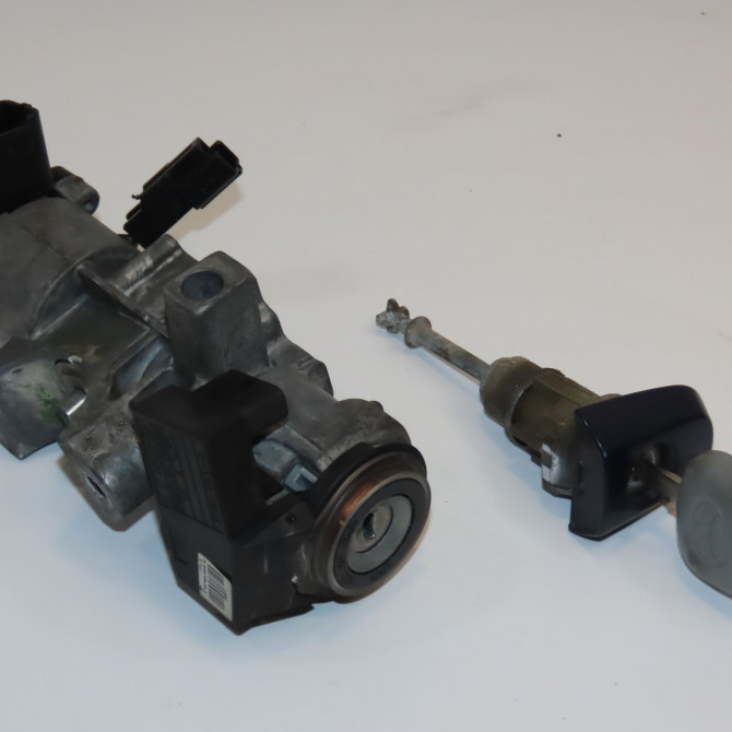 Kit serrures + antivol occasion TOYOTA AVENSIS I Phase 2 09-2000->05-2003 8907305111 1