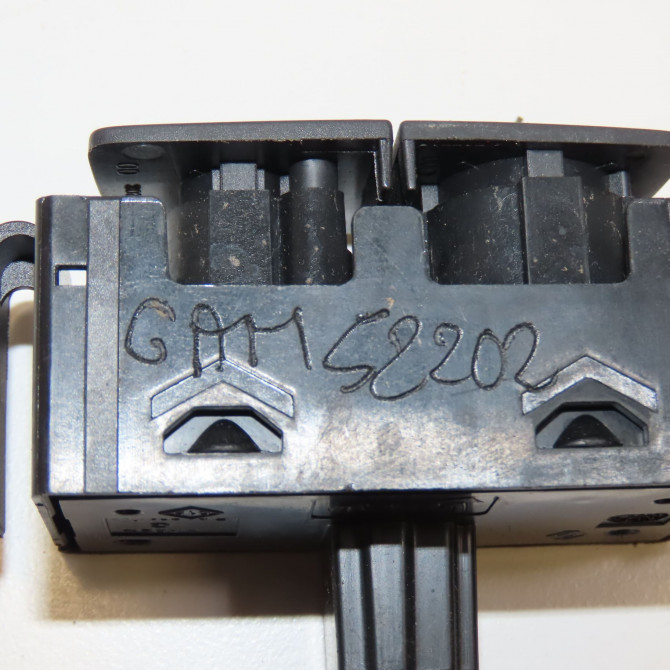 Bouton de warning occasion  252100622R 4