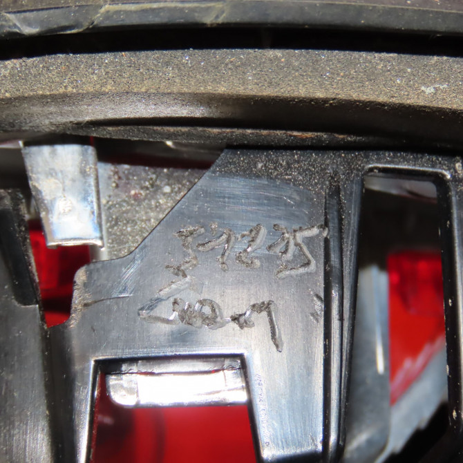 Feu arrière interieur gauche occasion  13454504 5