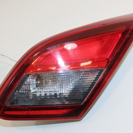 <span class="tt">Feu arrière intérieur droit occasion  </span><span class="designation"> </span>