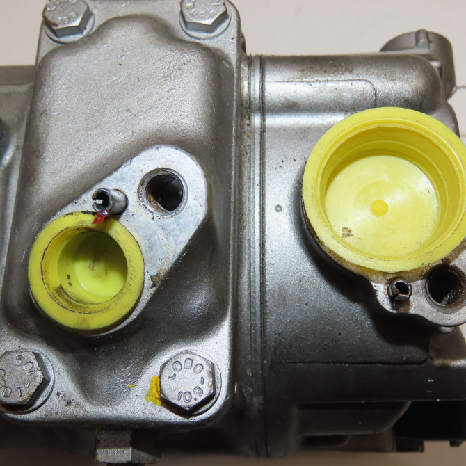 Compresseur air conditionne occasion VOLKSWAGEN POLO V Phase 2 02-2014->... 1.2i 90ch 5Q0820803K 4