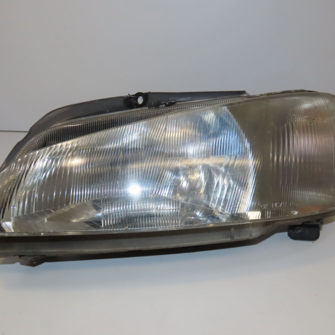 Phare gauche occasion PEUGEOT 106 Phase 2 04-1996->09-2003 1.1i 6204P4 1