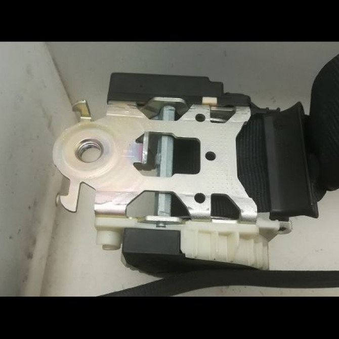 Ceinture arrière gauche occasion RENAULT TWINGO II Phase 2 12-2011->12-2014 1.2i 16v 75ch 8200813030 3