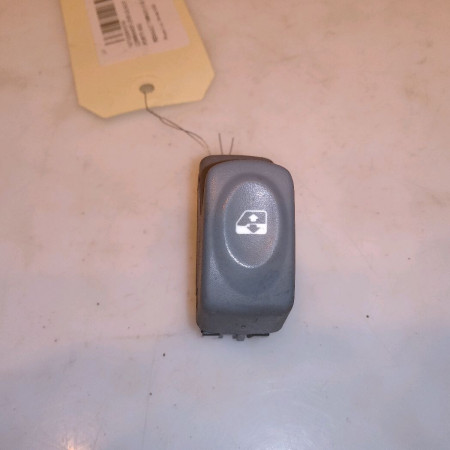 Commande lève-glace porte avant gauche occasion RENAULT TWINGO I Phase 3 08-2000->06-2007 1.2i 16v 8200189832