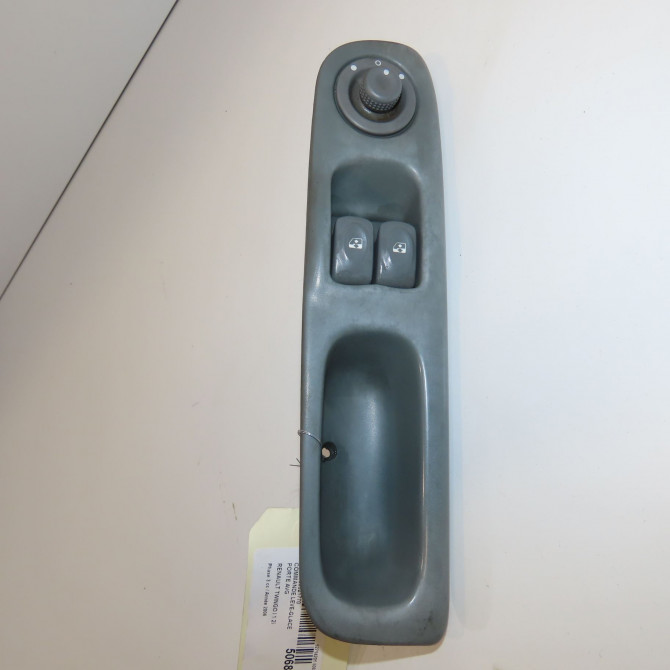 Commande lève-glace porte avant gauche occasion RENAULT TWINGO I Phase 3 08-2000->06-2007 1.2i 8200189832 1