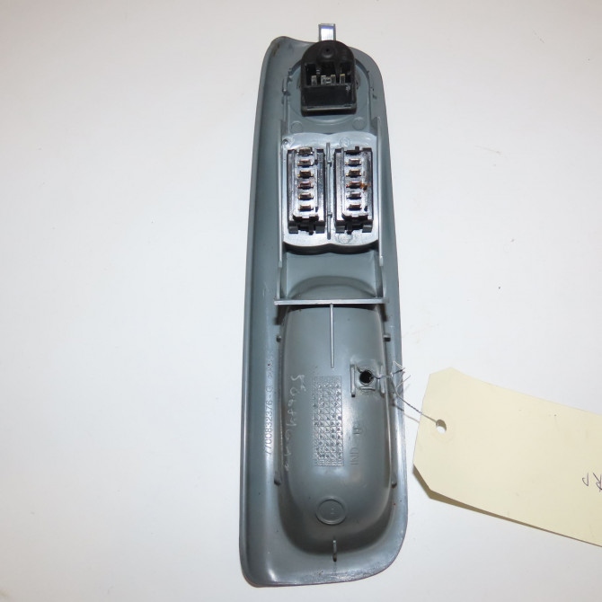 Commande lève-glace porte avant gauche occasion RENAULT TWINGO I Phase 3 08-2000->06-2007 1.2i 8200189832 2