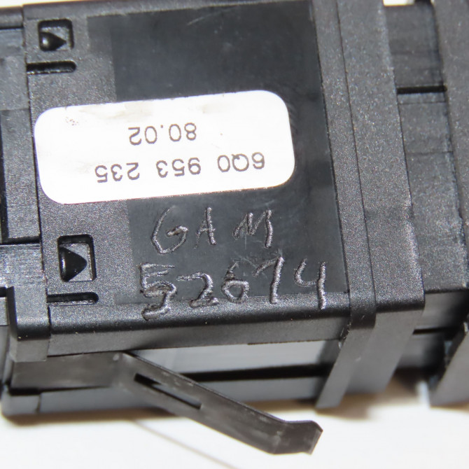 Bouton de warning occasion VOLKSWAGEN POLO IV Phase 1 01-2002->05-2005 1.4i 75ch 6Q095323501C 4