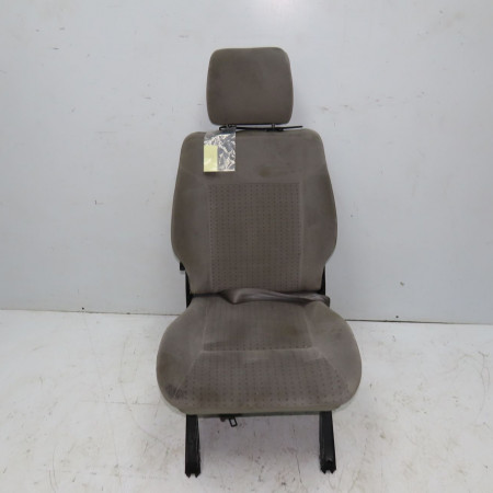 <span class="tt">Siège arrière droit occasion  </span><span class="designation"> </span>