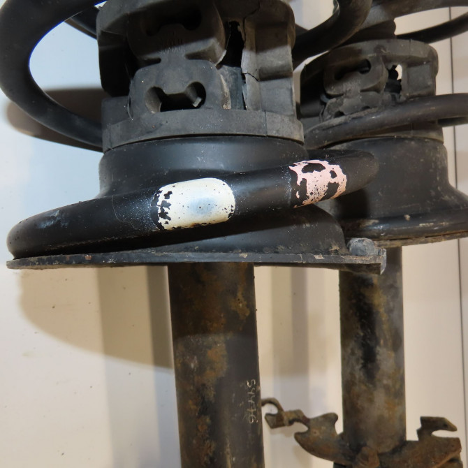 Amortisseur avant droit occasion RENAULT SCENIC I Phase 2 08-1999->06-2003 1.6i 107ch 543024308R 4