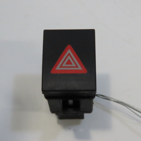 Bouton de warning occasion VOLKSWAGEN POLO IV Phase 1 01-2002->05-2005 1.2 65ch 6Q095323501C