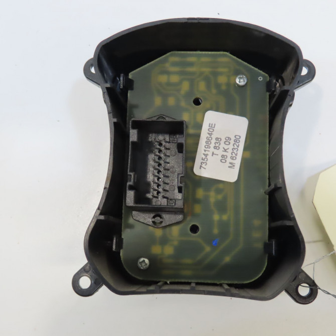 Bouton de warning occasion FIAT DOBLO I Phase 2 01-2006->12-2009 1.3 DT 75ch 735419861 2