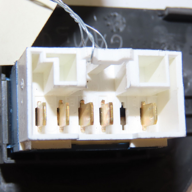 Commande lève-glace porte avant droite occasion FIAT DOBLO I Phase 2 01-2006->12-2009 1.3 DT 75ch 735417034 3