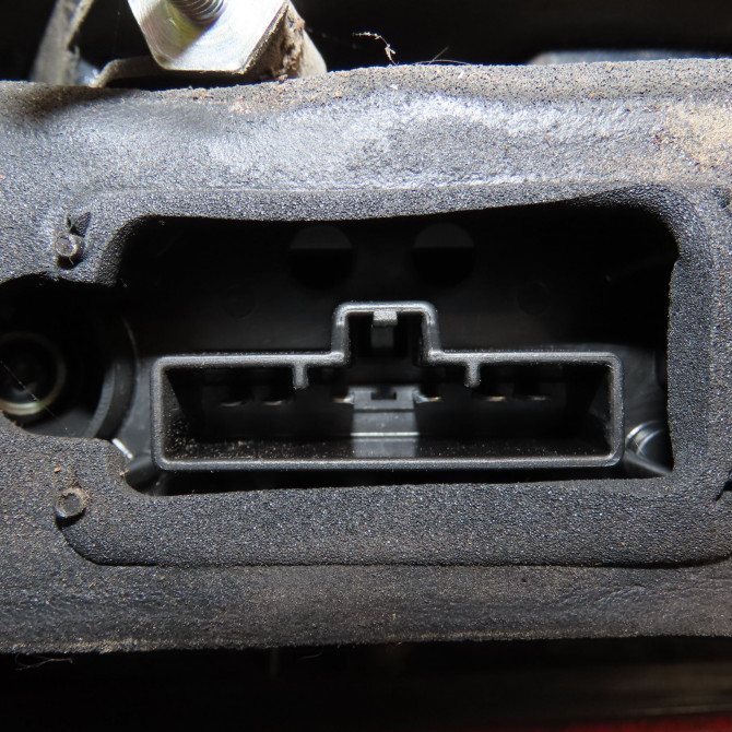 Feu arrière gauche occasion FORD CMAX I Phase 2 03-2007->09-2010 1.6 TDCI 90ch 1619508 3