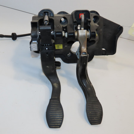 Pedalier complet occasion OPEL CORSA IV Phase 2 01-2011->03-2015 1.2 TWINPORT 85ch 55703354