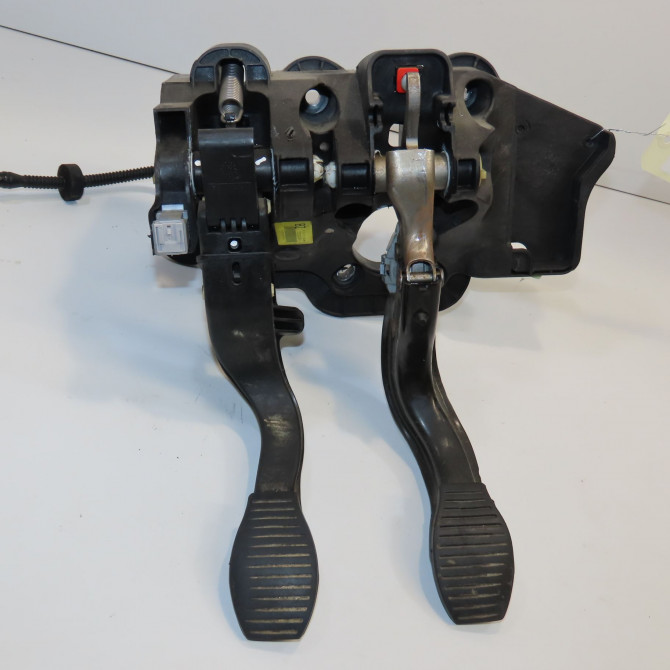 Pedalier complet occasion OPEL CORSA IV Phase 2 01-2011->03-2015 1.2 TWINPORT 85ch 55703354 1