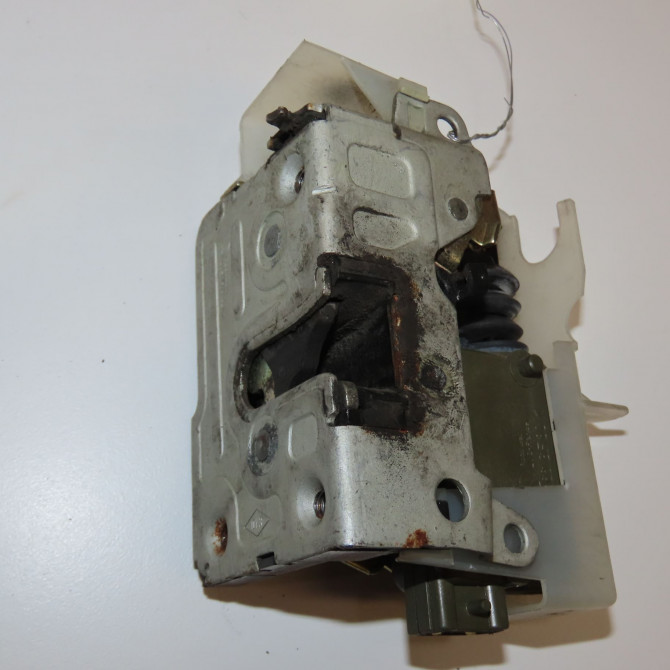 Serrure porte avg occasion RENAULT CLIO II Phase 2 06-2001->07-2006 1.4i 16v 7700434604 1