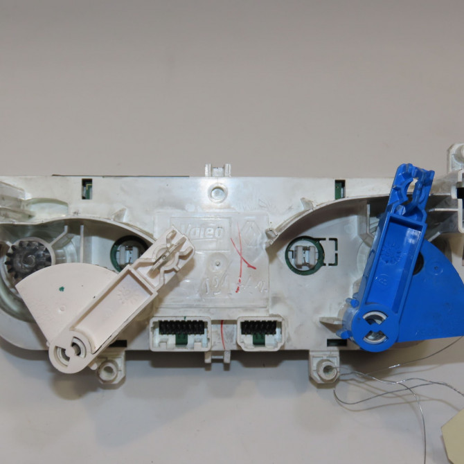 Commande de chauffage occasion RENAULT CLIO IV Phase 2 08-2016->... 1.5 DCI 75ch 275704632R 2