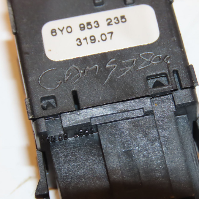 Bouton de warning occasion VOLKSWAGEN TRANSPORTER V Phase 1 06-2003->08-2009 1.9 TDI 85ch 6Y0953235300 2