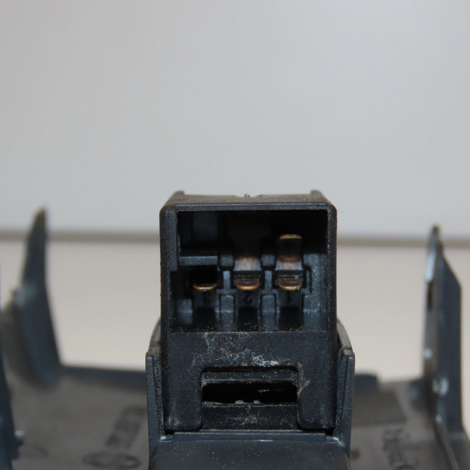 Commande lève-glace porte avant droite occasion SKODA FABIA I Phase 2 09-2004->05-2007 1.2i 55ch 6Y095985501C 3