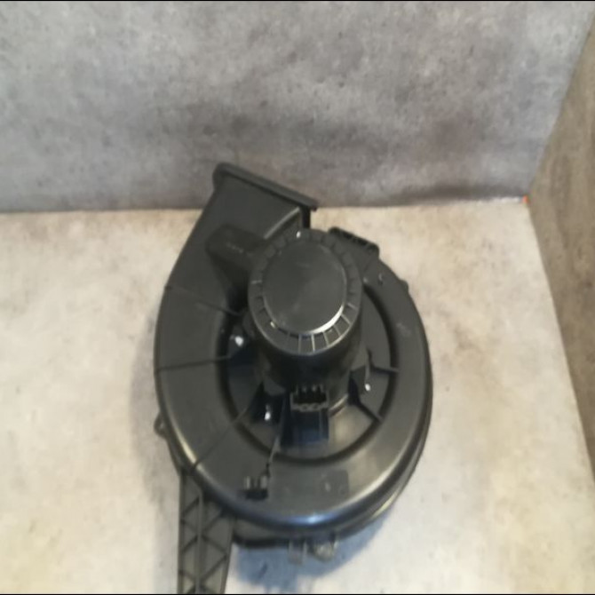 Ventilateur de chauffage occasion VOLKSWAGEN POLO IV Phase 2 05-2005->09-2009 1.2 60ch 6Q1820015H 2