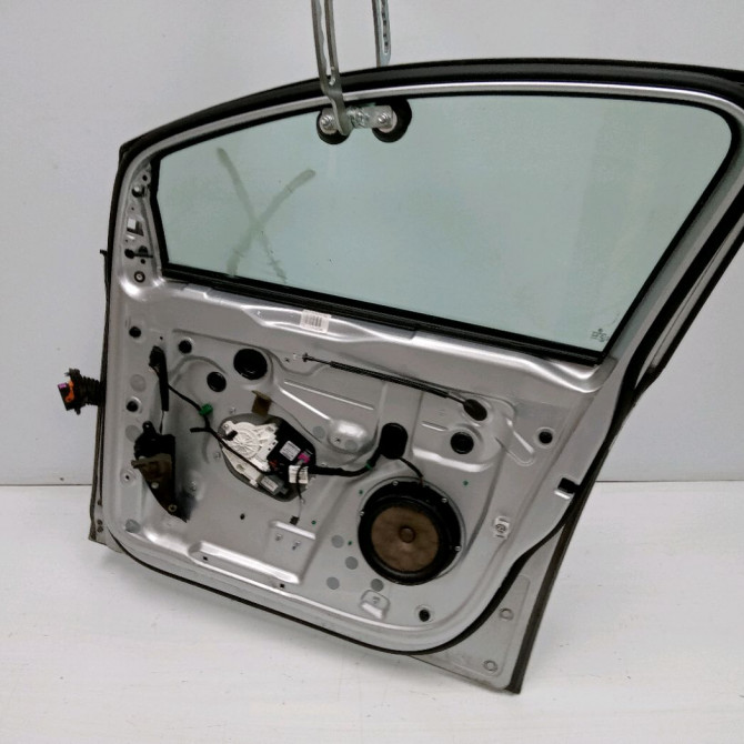 Porte avant droite occasion VOLKSWAGEN GOLF PLUS Phase 1 03-2005->03-2009 5M0831302P 3