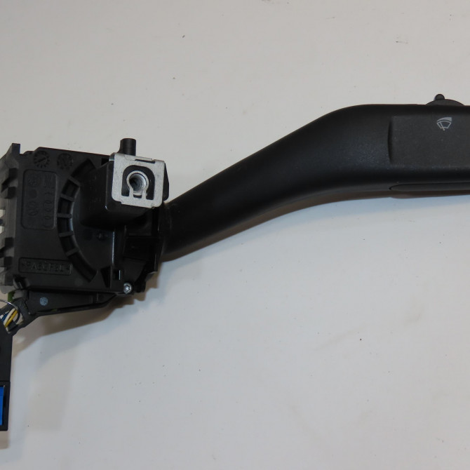 Commande essuie glace occasion VOLKSWAGEN GOLF V Phase 1 11-2003->10-2008 1.4i 75ch 1K0953519H9B9 1